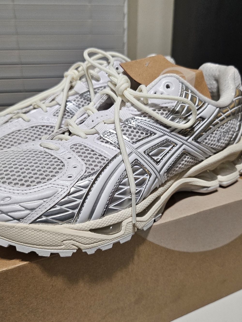 NWT ASICS White & Silver Mesh Sneakers Mens 7.5, 9.5/Womens 9, 11